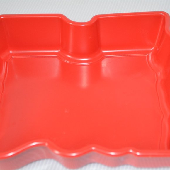 Vintage Ullman Plastic Christmas Santa Train Cookie Container Box 9” x 8” x 3.5” - Picture 7 of 8